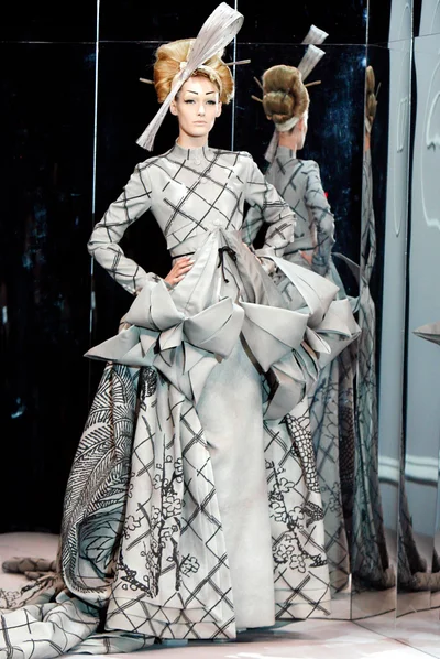 Look 16